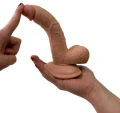 Elastyczne dildo realistyczne z jądrami do intensywnych doznań.