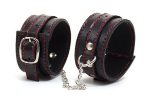 Solidne skórzane kajdanki na ręce