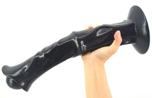 Intensywne doznania ze zwierzęcym, końskim dildo 32 cm czarne