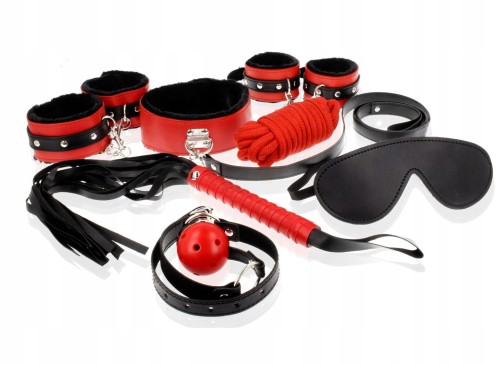 ZESTAW BDSM KAJDANY PEJCZ KNEBEL MASKA